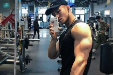 雅安肌肉男模(肌肉男模拟器)
