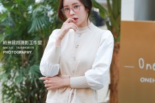 雅安兼职模特被摄影师亲(兼职模特被摄影师亲了)