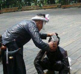雅安欲带老伴游遍中国(带着老伴去旅游)