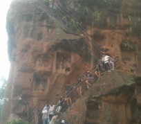 雅安乐山旅游攻略(乐山旅游攻略自由行路线推荐)