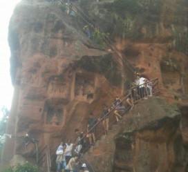 雅安乐山旅游攻略(乐山旅游攻略自由行路线推荐)