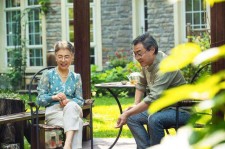 雅安坦言带老伴游遍中国(我和老伴去旅游)
