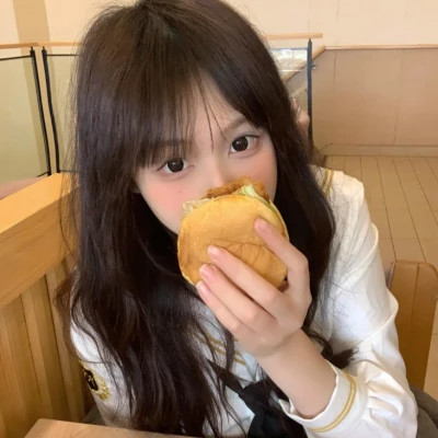 雅安伴游女生李心怡的资料
