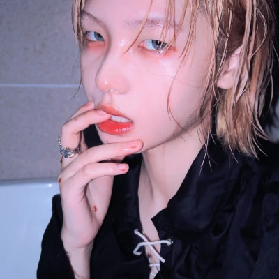 雅安伴游女生樱花漫舞的资料