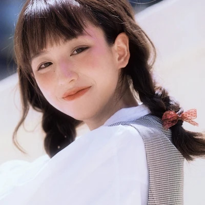 雅安伴游女生郑晓晴的资料