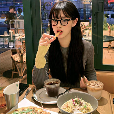 雅安伴游女生娄婷的资料