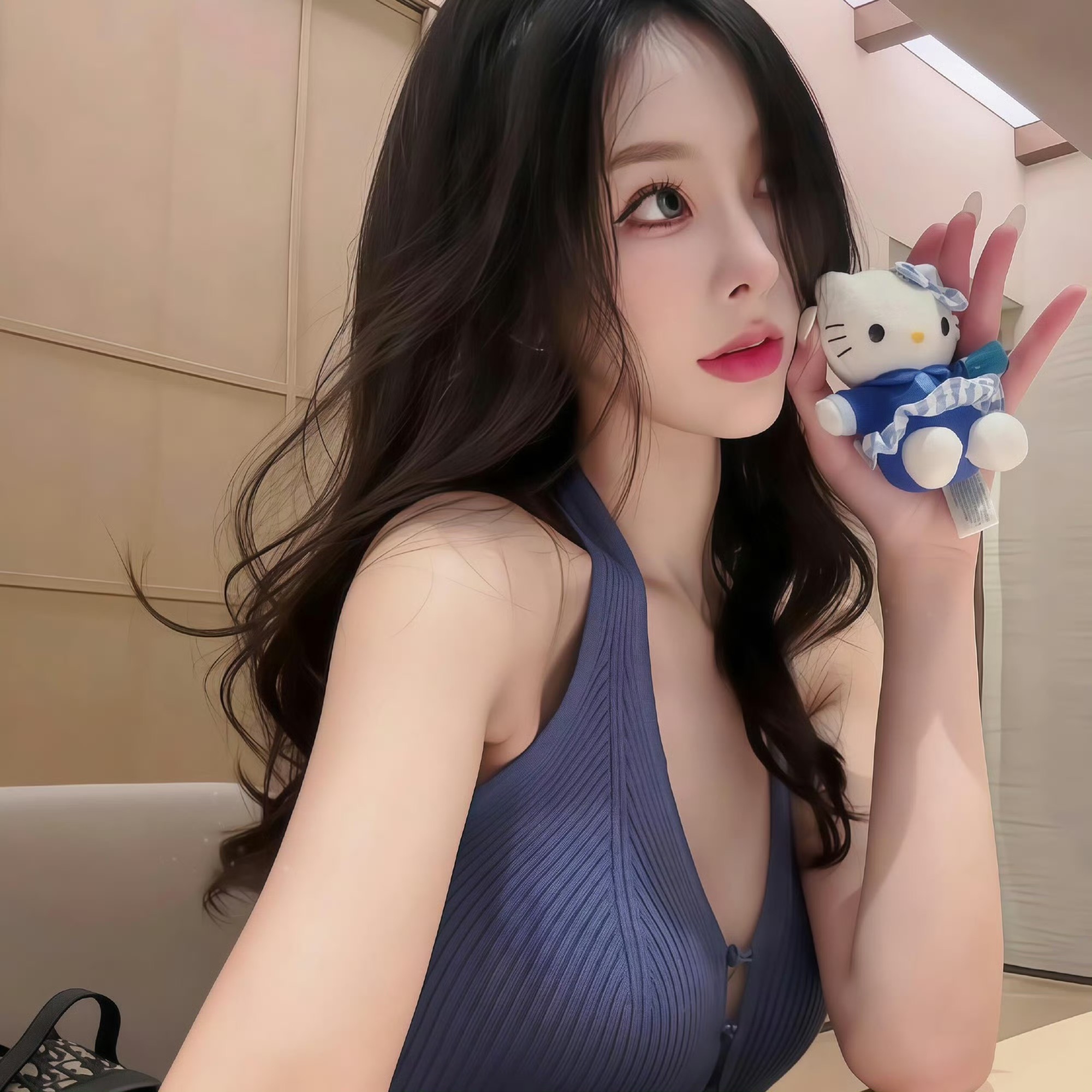 雅安伴游女生鹿小婷的资料
