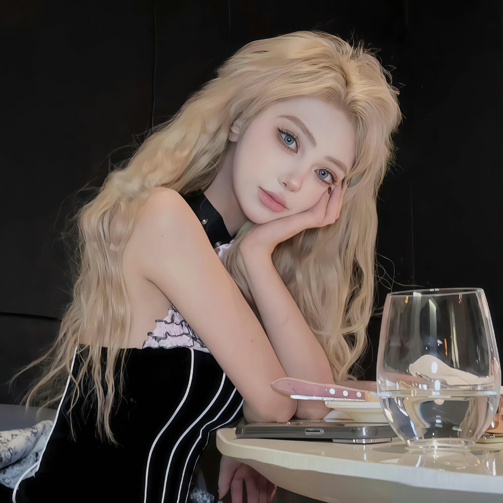 雅安伴游女生晨露的资料