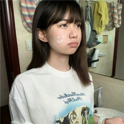 雅安伴游女生邝易云